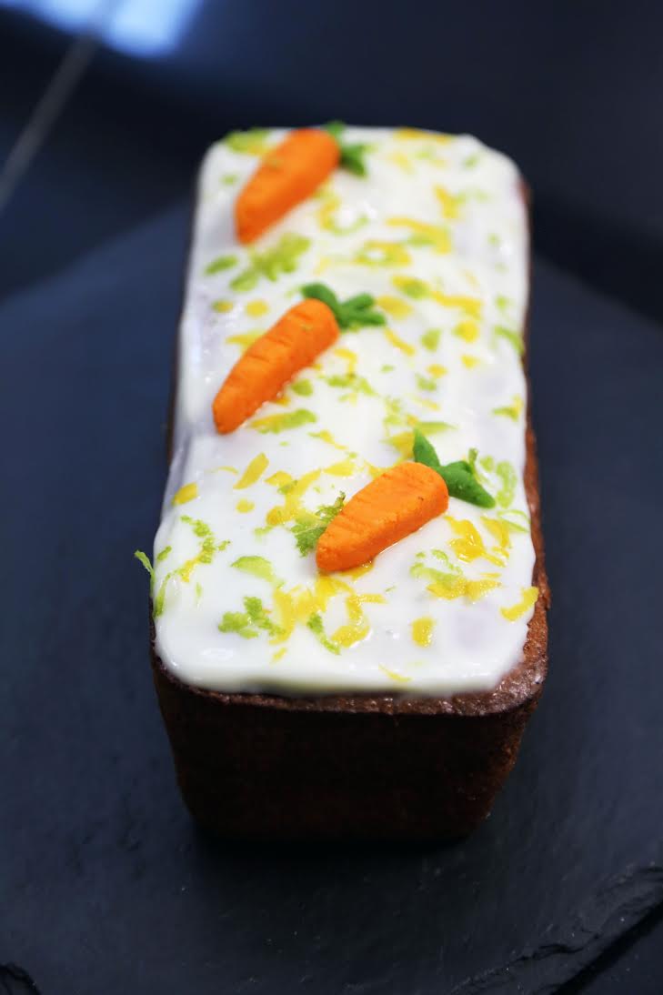 Carrot Cake, glaçage et décoration en pâte d’amande (home made)