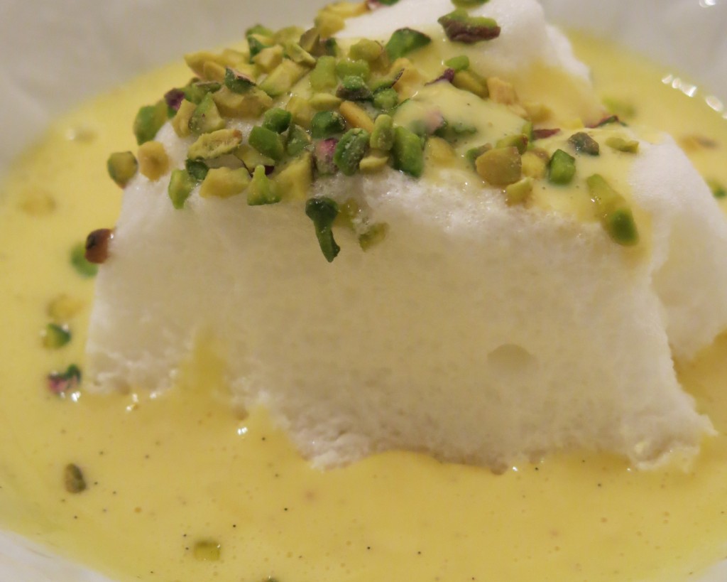 Ile flottante crème anglaise et pistaches concassées Andorfine kitchen